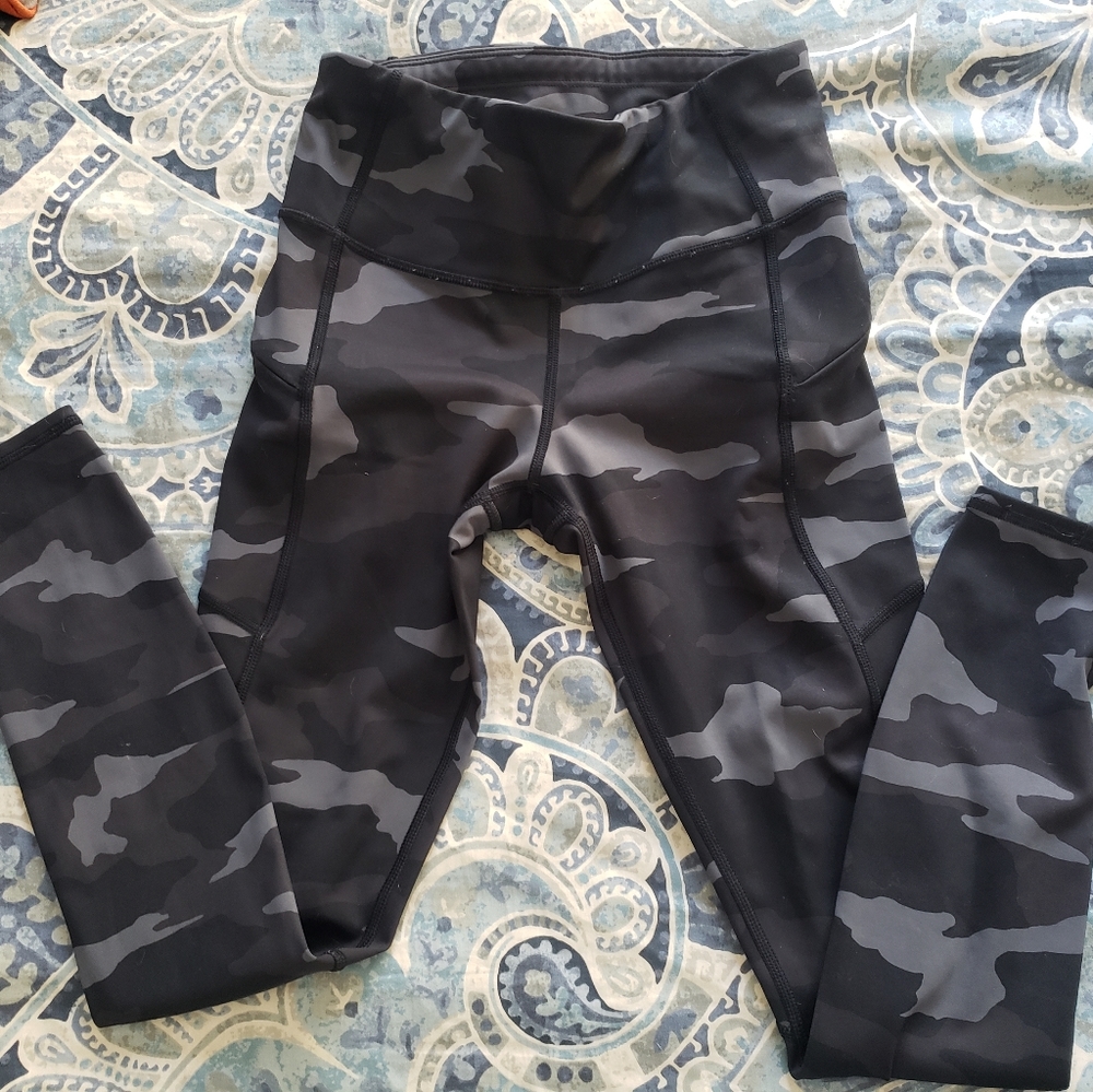 ATHLETA XXS black&gray camo leggings. - Picture 3 of 3